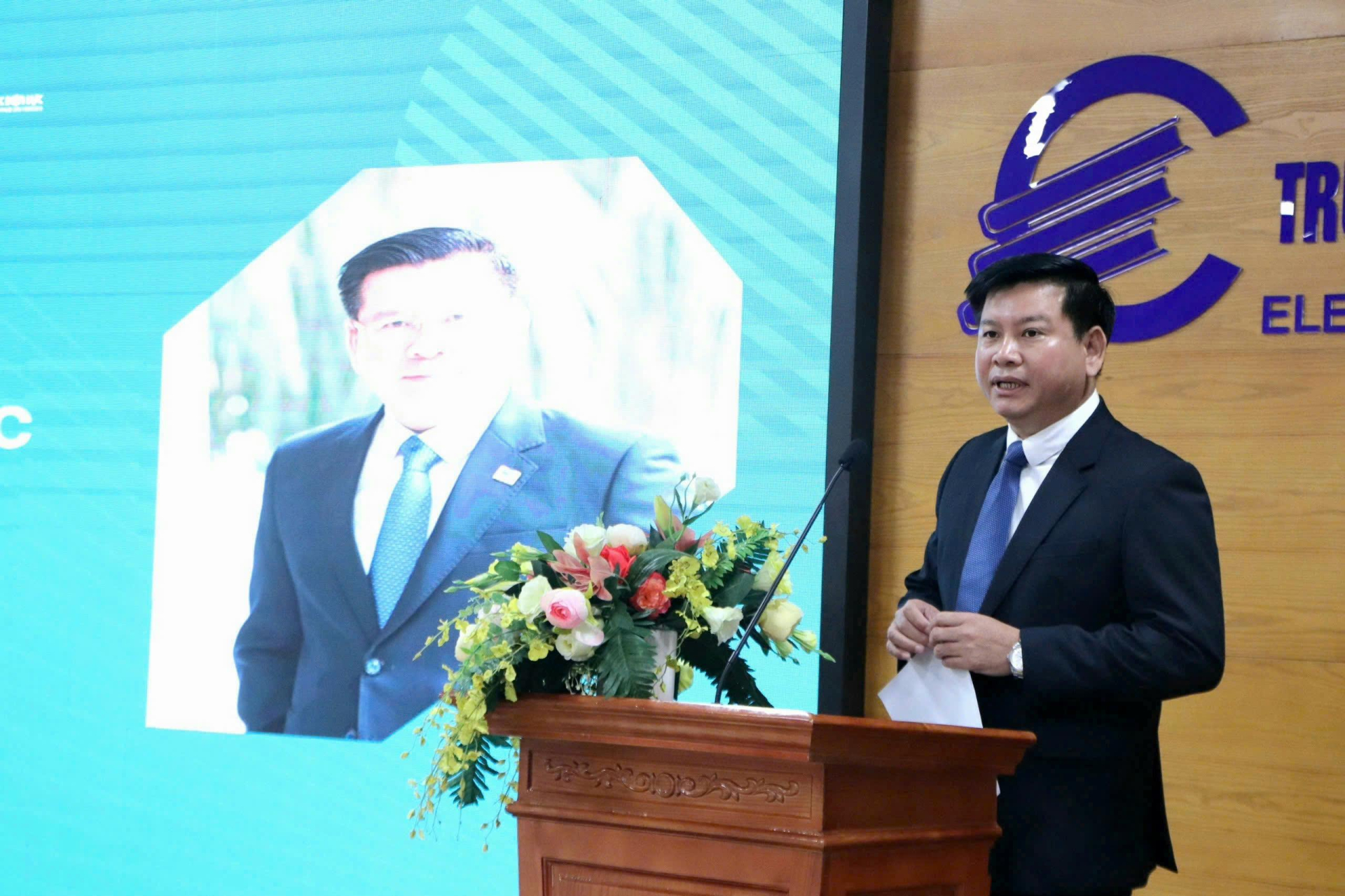 PGS.TS Đinh Văn Châu - Hiệu trưởng Trường Đại học Điện lực.