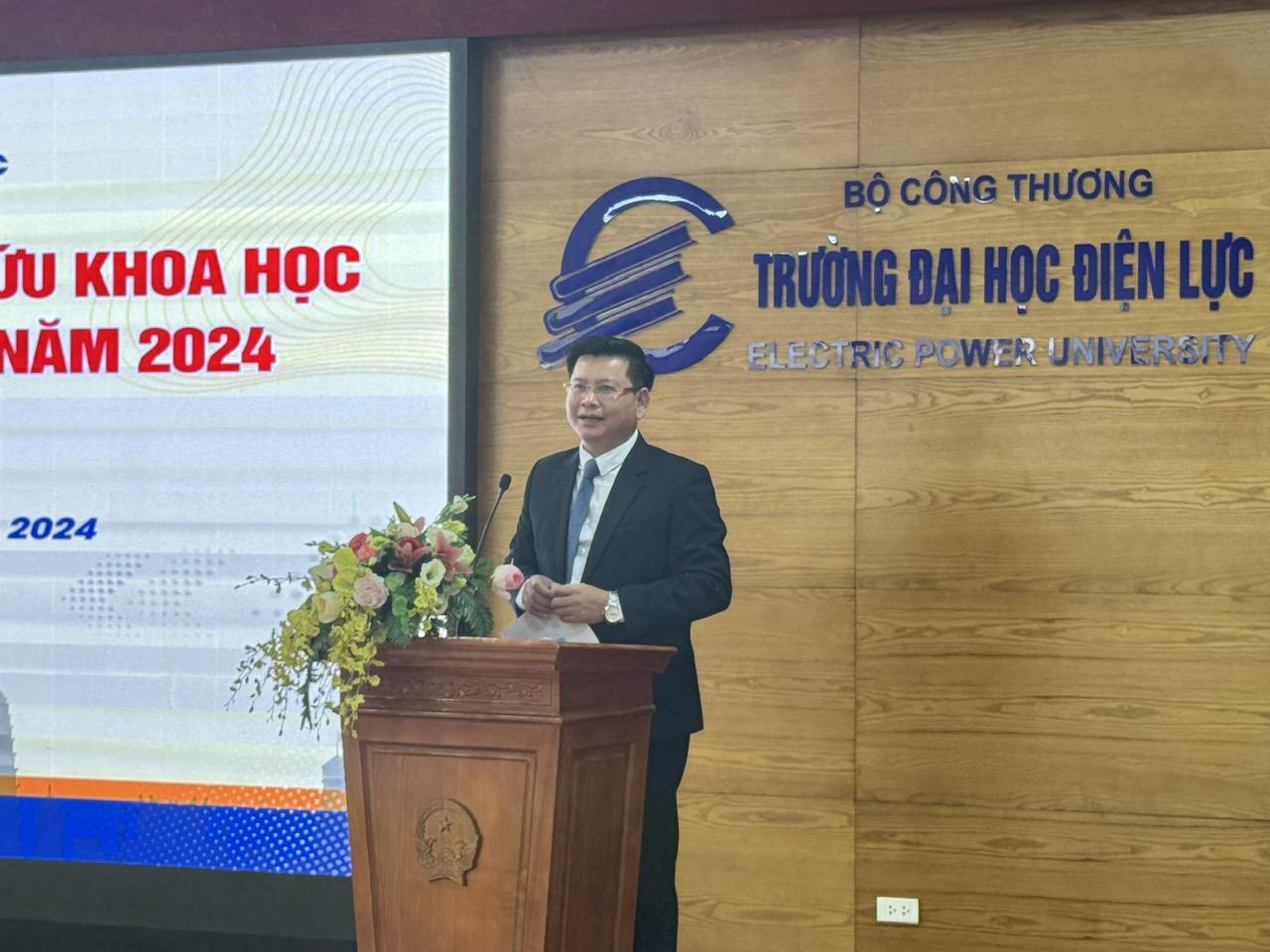 PGS. TS Đinh Văn Châu - Hiệu trưởng Trường Đại học Điện lực phát biểu tại Hội nghị.