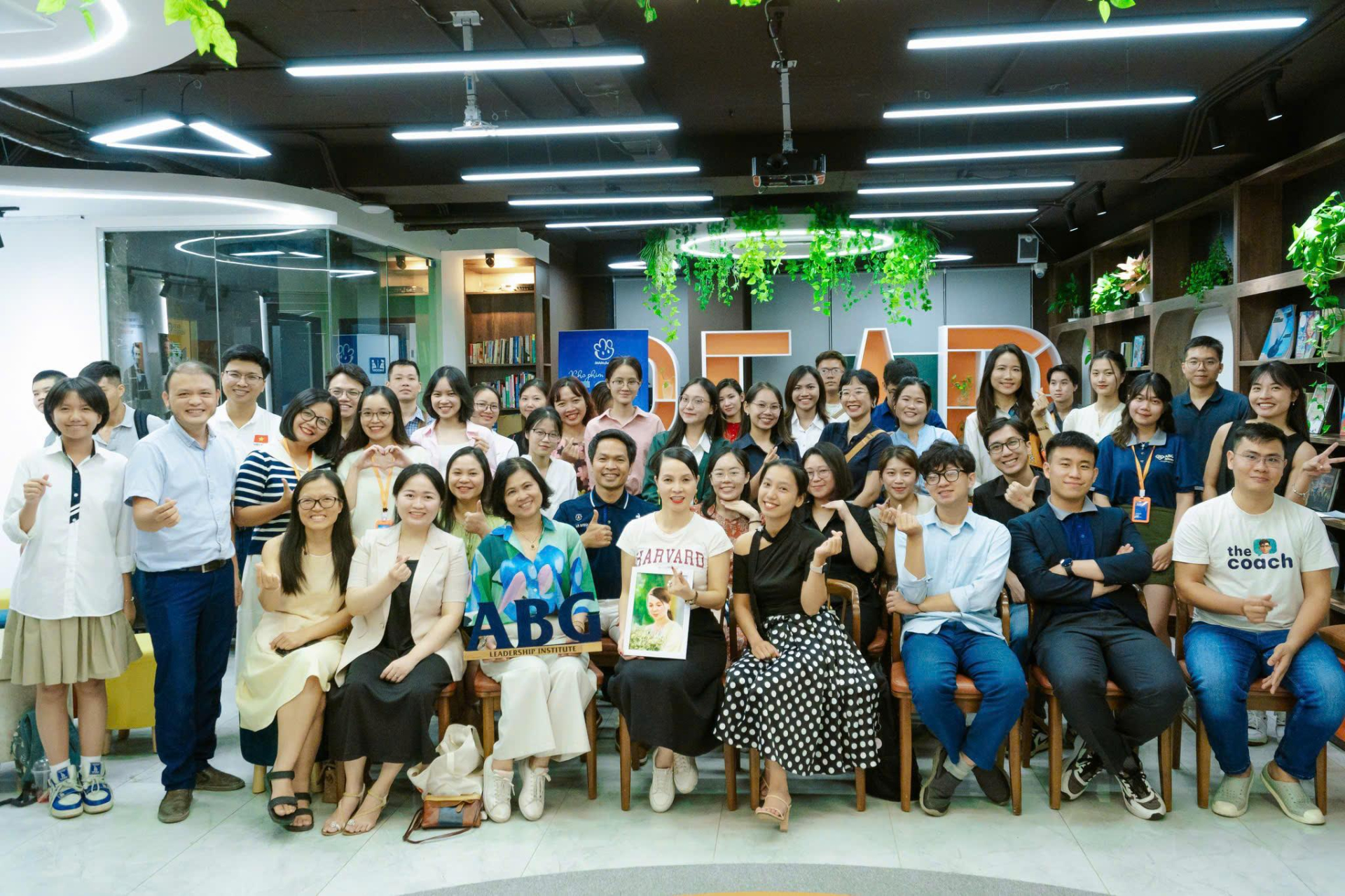 Học bổng Lãnh đạo trẻ ABG Future Leaders 2025 là nơi các bạn trẻ có cơ hội trao đổi cùng những nhà lãnh đạo và chuyên gia uy tín hàng đầu Việt Nam.