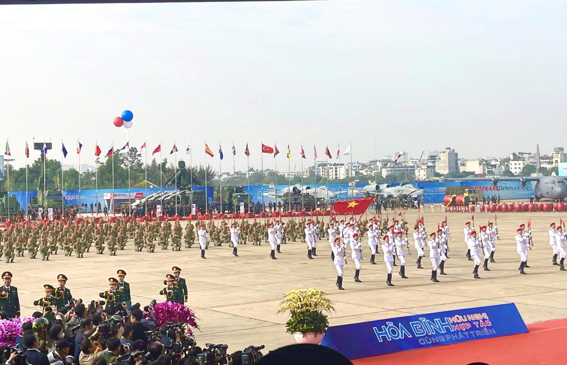 Lễ khai mạc hoành tráng của Triển lãm Quốc phòng Quốc tế Việt Nam 2024.