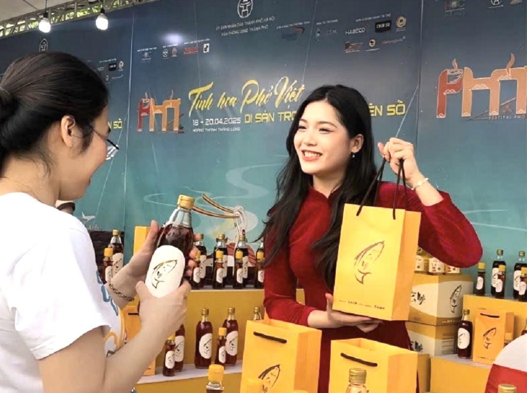 Sự xuất hiện của nước mắm Cụ Nghị tại lễ hội không chỉ giúp nâng cao giá trị gia vị truyền thống mà còn khẳng định vai trò quan trọng của gia vị trong việc tạo nên hương vị đặc trưng của phở Việt Nam. Sự xuất hiện của nước mắm Cụ Nghị tại lễ hội không chỉ giúp nâng cao giá trị gia vị truyền thống mà còn khẳng định vai trò quan trọng của gia vị trong việc tạo nên hương vị đặc trưng của phở Việt Nam.