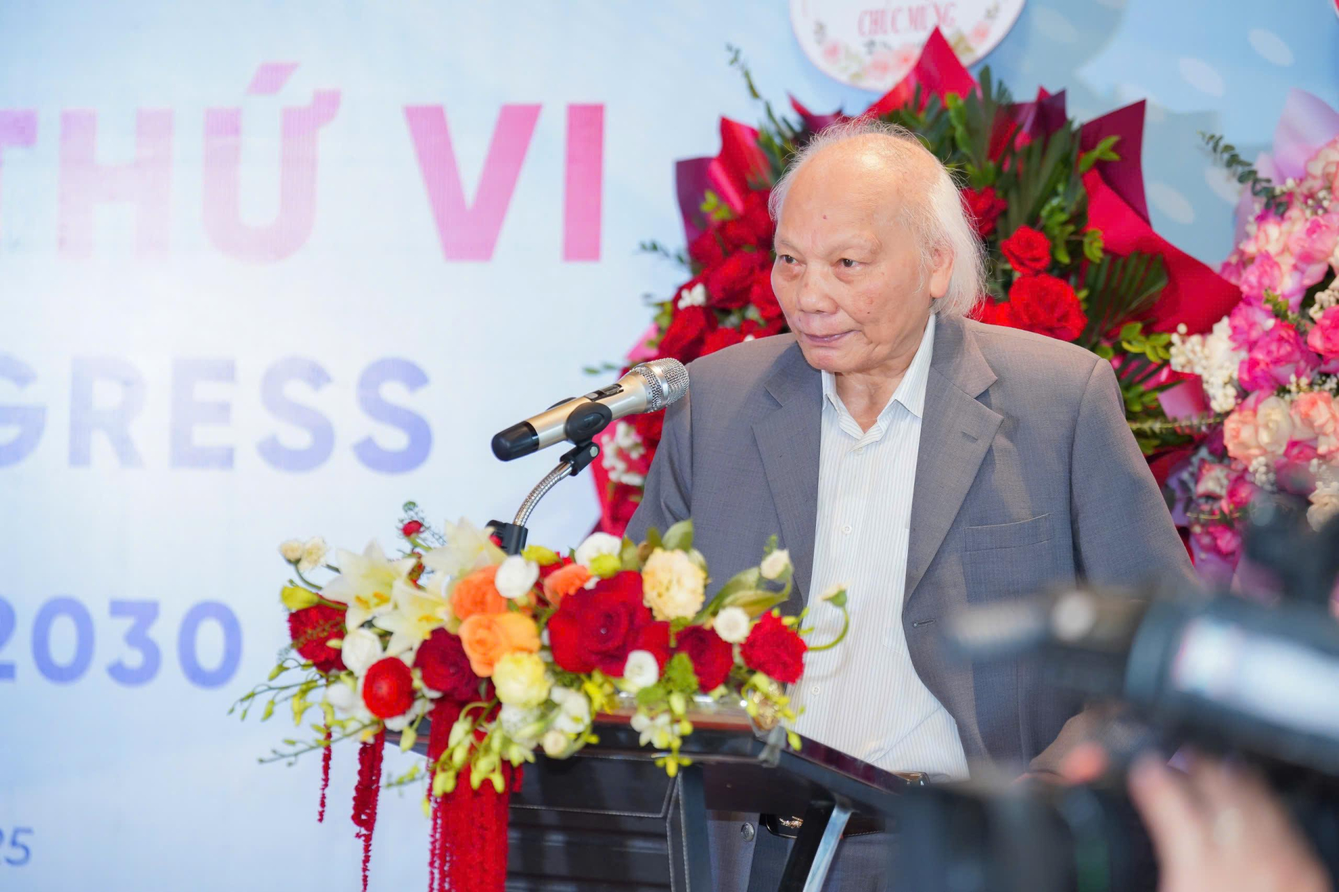 GS. TSKH Nguyễn Mại - Chủ tịch Hiệp hội Doanh nghiệp đầu tư nước ngoài (VAFIE) phát biểu khai mạc Đại hội. GS. TSKH Nguyễn Mại - Chủ tịch Hiệp hội Doanh nghiệp đầu tư nước ngoài (VAFIE) phát biểu khai mạc Đại hội.