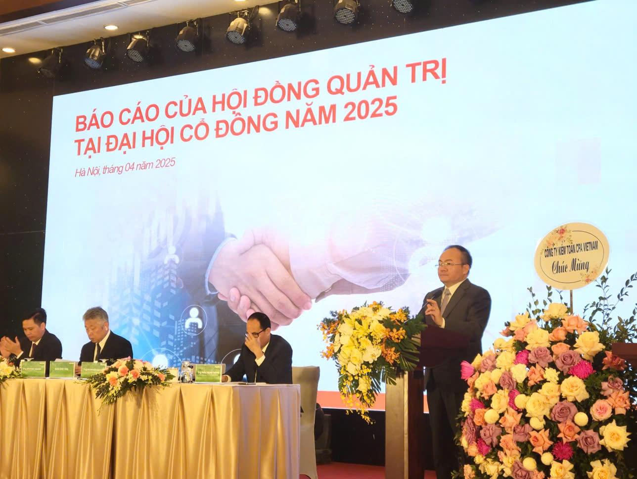 Ông Phạm Việt Khoa - Chủ tịch Hội đồng quản trị FECON báo cáo tại Đại hội. Ông Phạm Việt Khoa - Chủ tịch Hội đồng quản trị FECON báo cáo tại Đại hội.