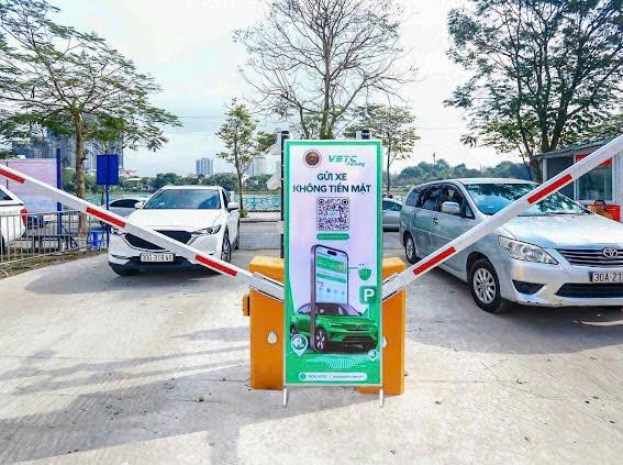 Một điểm giữ xe không tiền mặt của VETC được triển khai trên địa bàn TP. Hà Nội. Một điểm giữ xe không tiền mặt của VETC được triển khai trên địa bàn TP. Hà Nội.