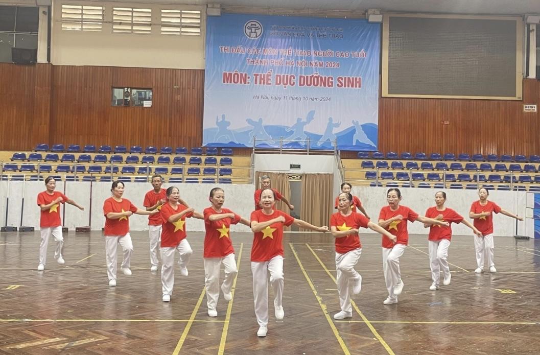 Người cao tuổi tích cực tham gia thi đấu các môn thể thao, rèn luyện sức khỏe. Người cao tuổi tích cực tham gia thi đấu các môn thể thao, rèn luyện sức khỏe.