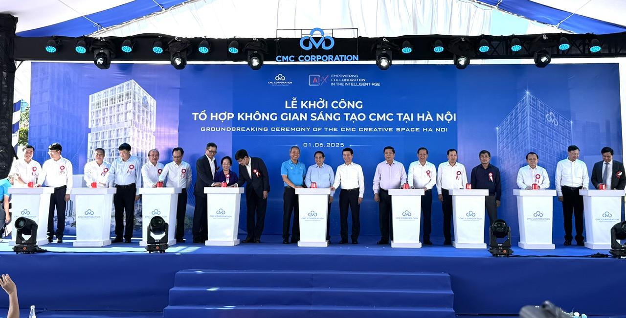 Thủ tướng Chính phủ cùng Lãnh đạo Bộ, ngành, địa phương và Ban lãnh đạo CMC nhấn nút khởi công dự án CCS Hà Nội. Thủ tướng Chính phủ cùng Lãnh đạo Bộ, ngành, địa phương và Ban lãnh đạo CMC nhấn nút khởi công dự án CCS Hà Nội.