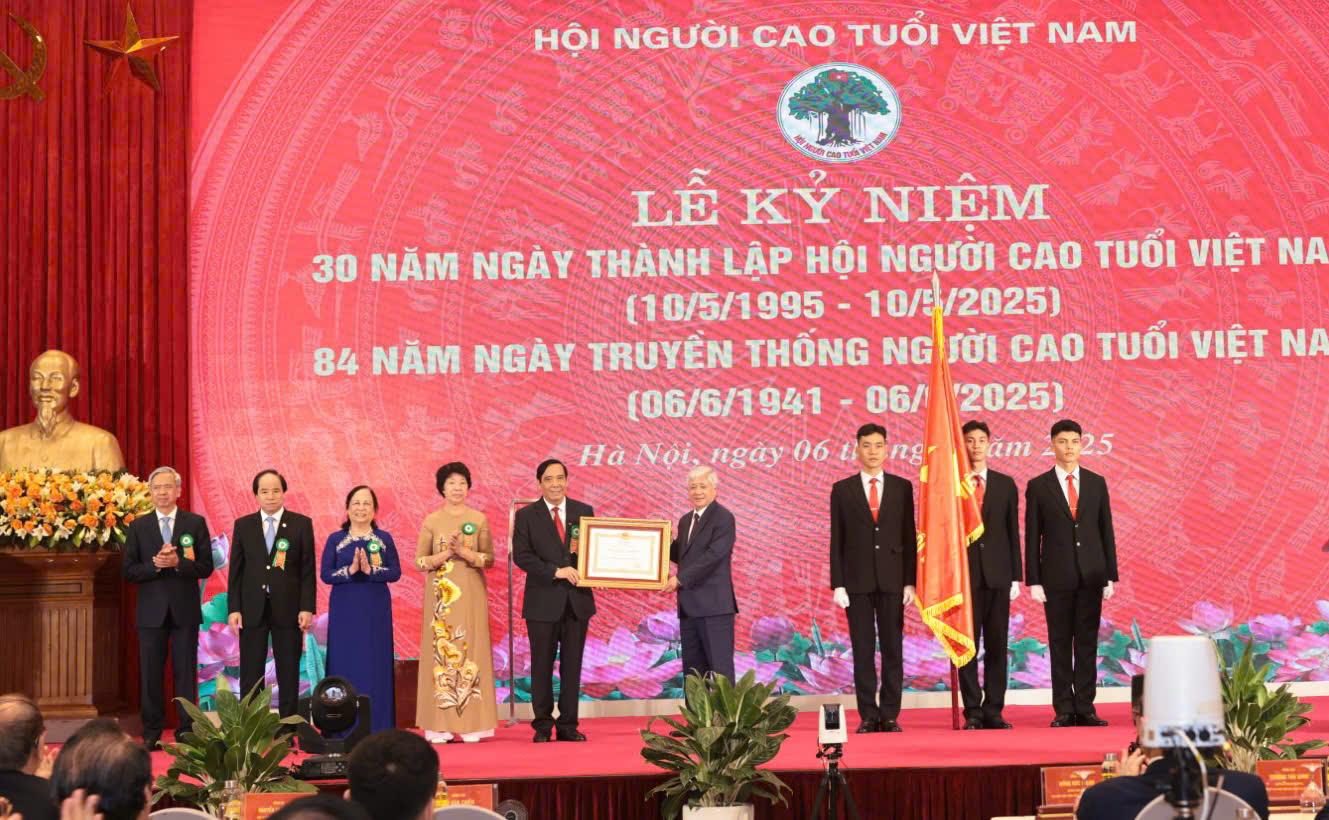 Hội Người cao tuổi Việt Nam đón nhận Huân chương Lao động hạng Nhất. Hội Người cao tuổi Việt Nam đón nhận Huân chương Lao động hạng Nhất.