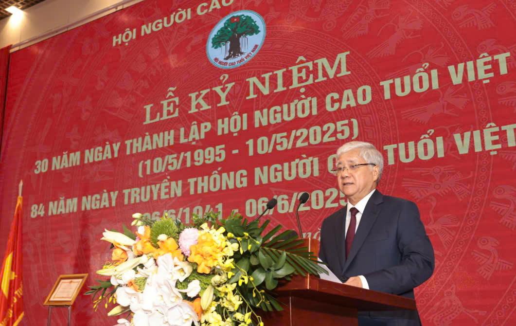 Ông Đỗ Văn Chiến - Chủ tịch Ủy ban Mặt trận Tổ quốc Việt Nam. Ông Đỗ Văn Chiến - Chủ tịch Ủy ban Mặt trận Tổ quốc Việt Nam.