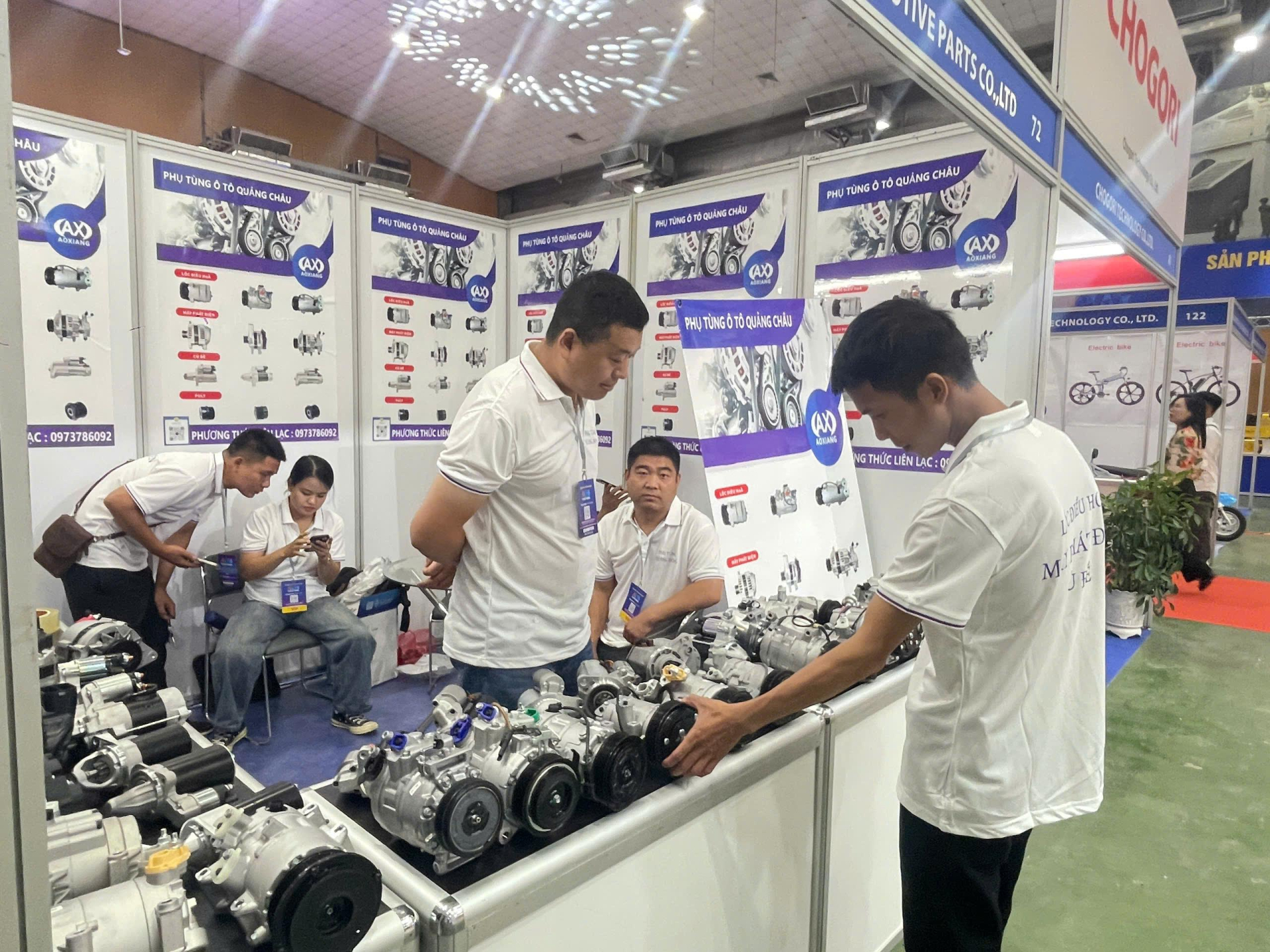 Triển lãm có quy mô hơn 200 gian hàng, cùng sự tham gia của gần 200 doanh nghiệp trong nước và quốc tế. Triển lãm có quy mô hơn 200 gian hàng, cùng sự tham gia của gần 200 doanh nghiệp trong nước và quốc tế.