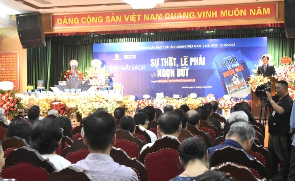 Ra mắt Sách “Sự thật, lẽ phải và ngọn bút” của Nhà báo Hồ Quang Lợi. Ra mắt Sách “Sự thật, lẽ phải và ngọn bút” của Nhà báo Hồ Quang Lợi.