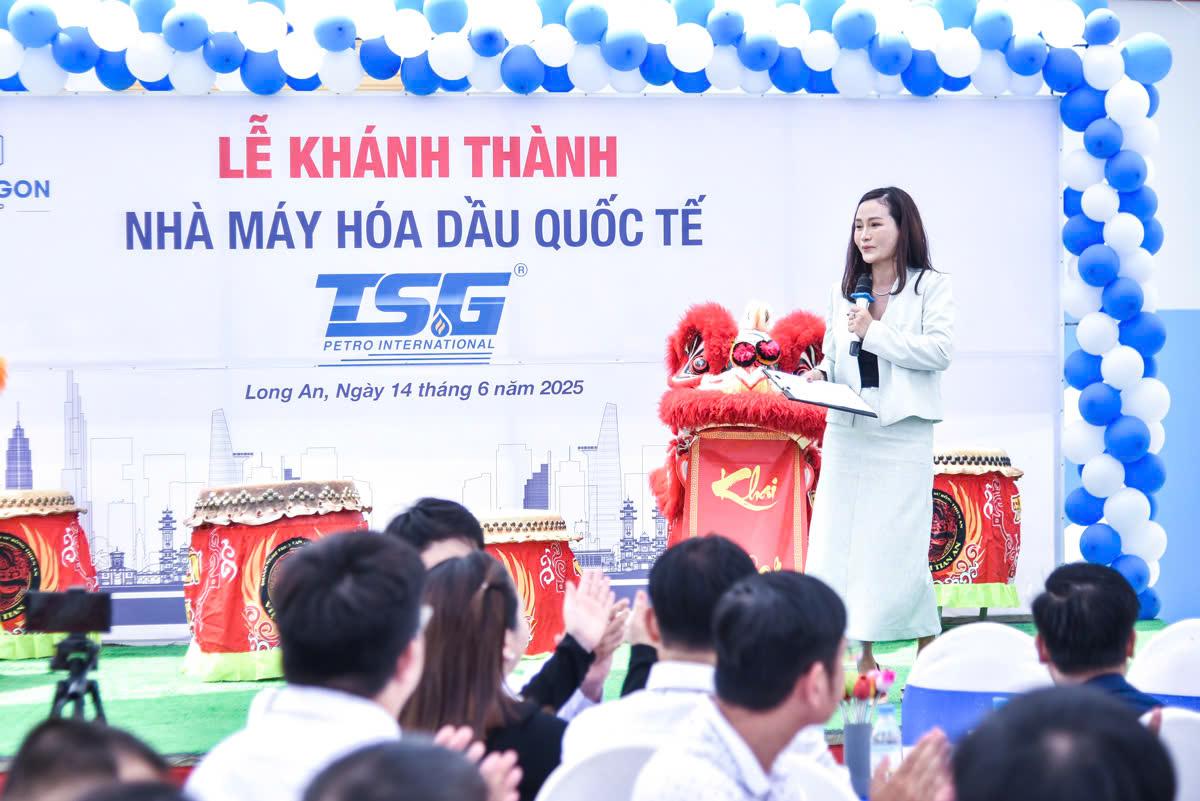 Bà Nguyễn Thị Bích Ngân - Tổng Giám đốc Công ty Cổ phần Tập đoàn Tây Sài Gòn phát biểu tại sự kiện. Bà Nguyễn Thị Bích Ngân - Tổng Giám đốc Công ty Cổ phần Tập đoàn Tây Sài Gòn phát biểu tại sự kiện.