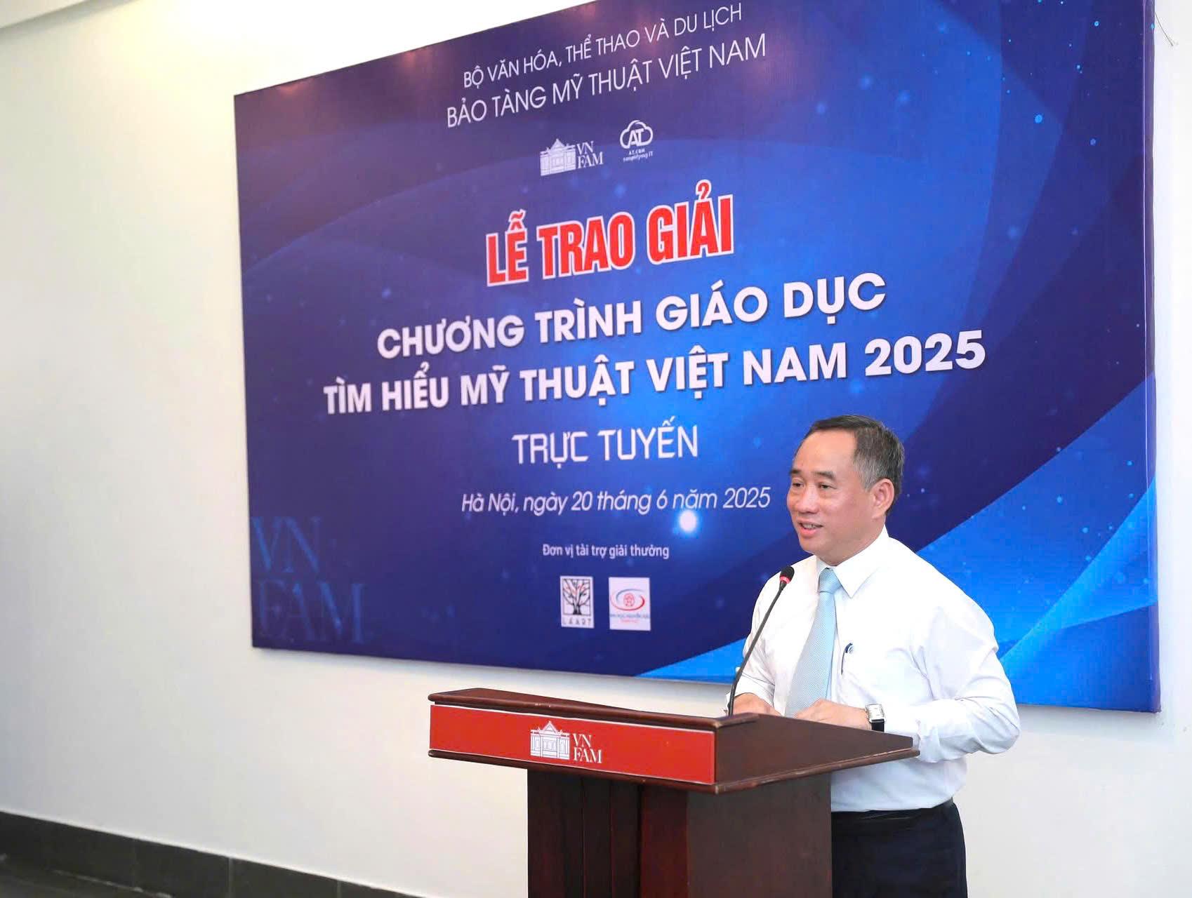 Ông Nguyễn Anh Minh - Giám đốc Bảo tàng Mỹ thuật Việt Nam phát biểu tại Lễ trao giải. Ông Nguyễn Anh Minh - Giám đốc Bảo tàng Mỹ thuật Việt Nam phát biểu tại Lễ trao giải.