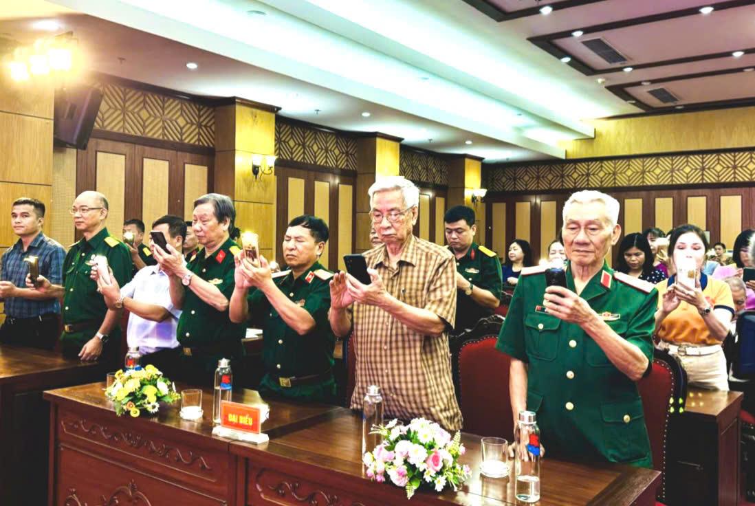 Các đại biểu chuyển khoản ủng hộ ngay tại chương trình. Các đại biểu chuyển khoản ủng hộ ngay tại chương trình.