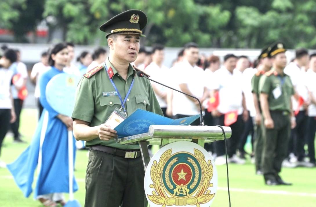 Đại tá Nguyễn Ngọc Quyền - Phó Giám đốc Công an TP. Hà Nội, Trưởng ban tổ chức phát biểu khai mạc Hội thao. Đại tá Nguyễn Ngọc Quyền - Phó Giám đốc Công an TP. Hà Nội, Trưởng ban tổ chức phát biểu khai mạc Hội thao.