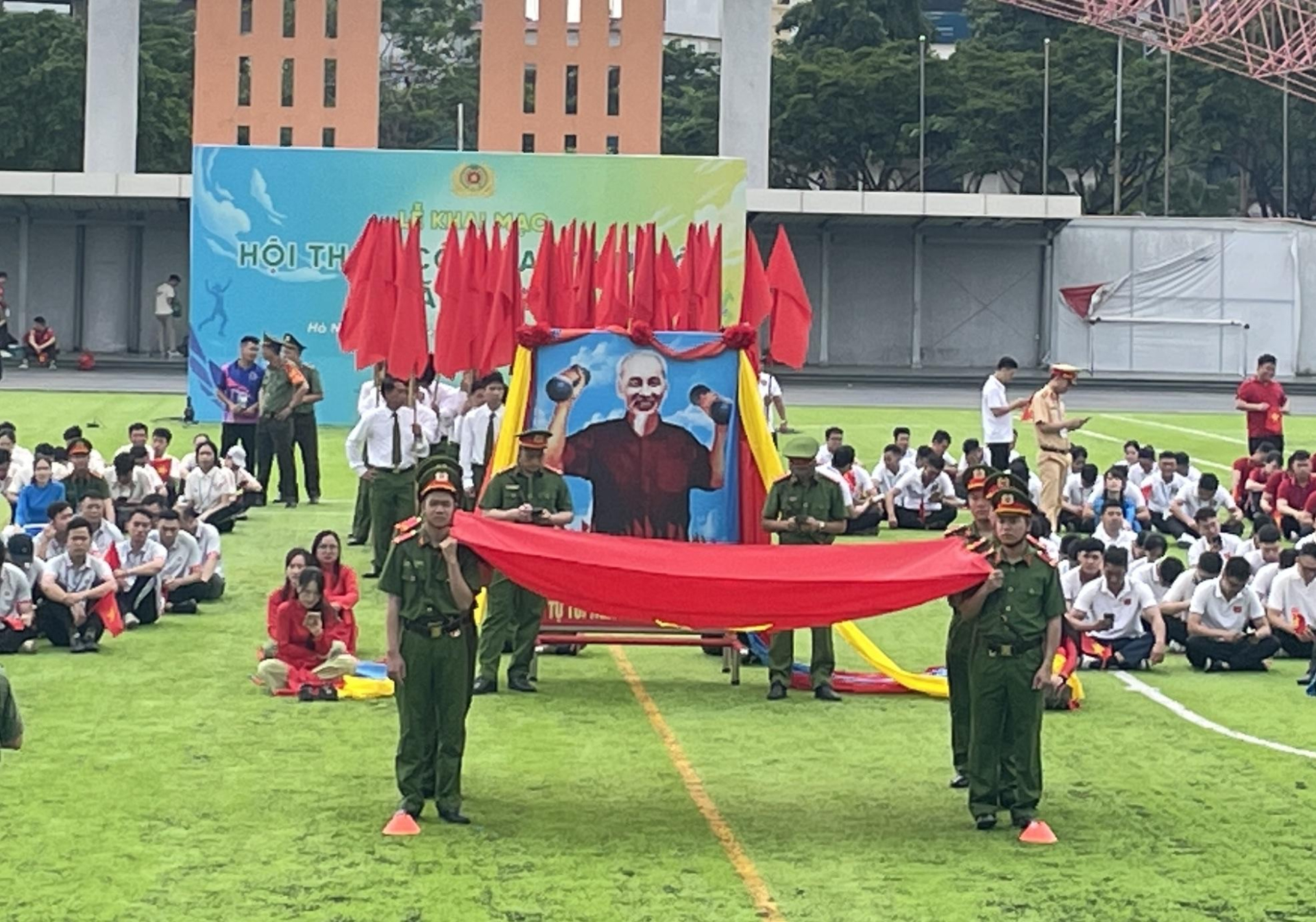 Hội thao là hoạt động thiết thực hưởng ứng phong trào “Rèn luyện thân thể theo gương Bác Hồ vĩ đại”, qua đó nâng cao thể lực, bản lĩnh, tinh thần đoàn kết và khả năng sẵn sàng chiến đấu của cán bộ, chiến sĩ. Hội thao là hoạt động thiết thực hưởng ứng phong trào “Rèn luyện thân thể theo gương Bác Hồ vĩ đại”, qua đó nâng cao thể lực, bản lĩnh, tinh thần đoàn kết và khả năng sẵn sàng chiến đấu của cán bộ, chiến sĩ.