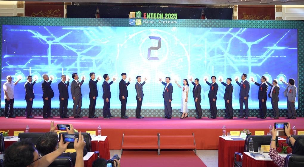 Khai mạc Hội chợ triển lãm quốc tế Công nghệ năng lượng - Môi trường Hà Nội 2025. Khai mạc Hội chợ triển lãm quốc tế Công nghệ năng lượng - Môi trường Hà Nội 2025.