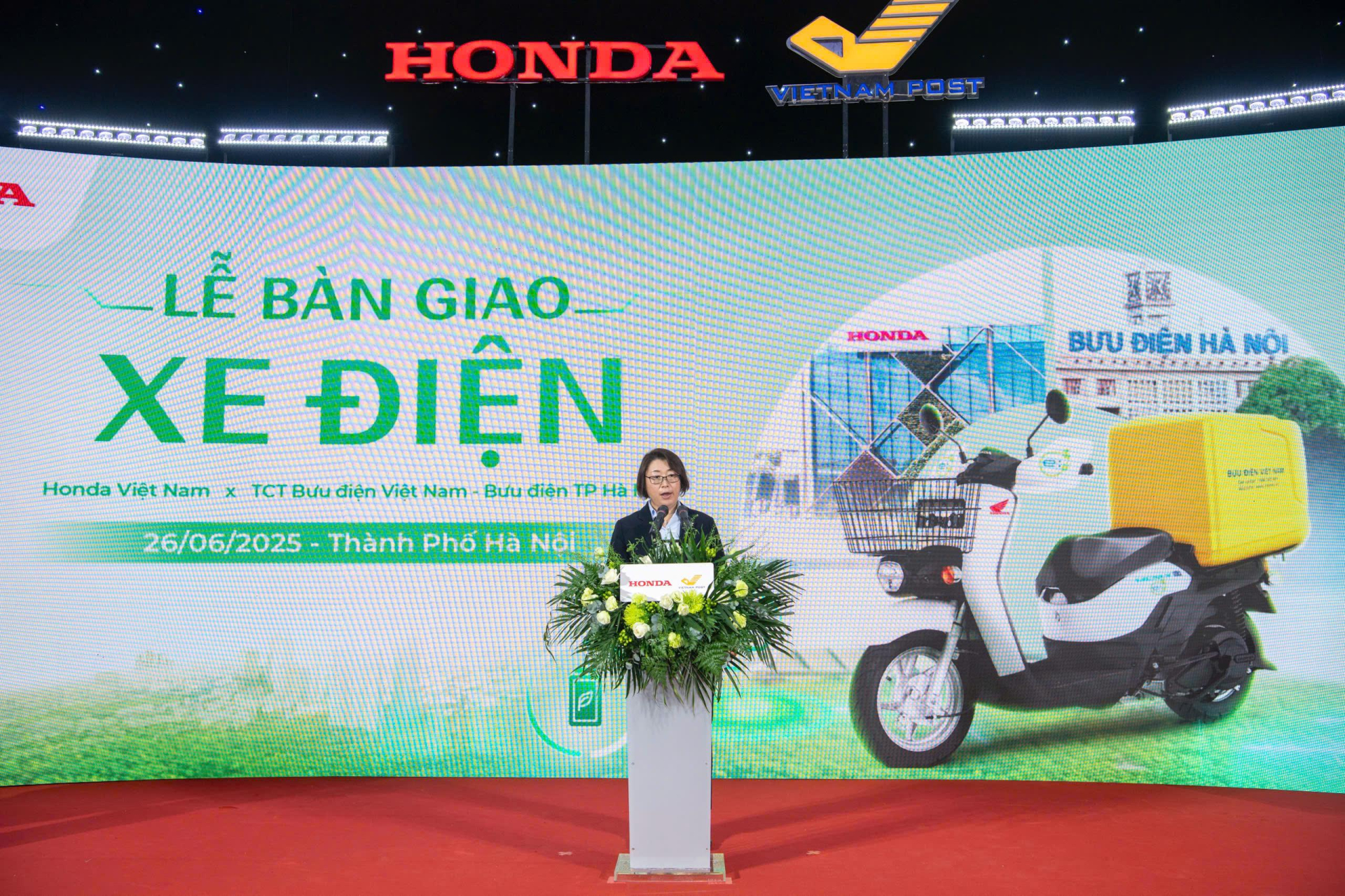 Bà Sayaka Arai - Tổng Giám đốc Công ty Honda Việt Nam. Bà Sayaka Arai - Tổng Giám đốc Công ty Honda Việt Nam.