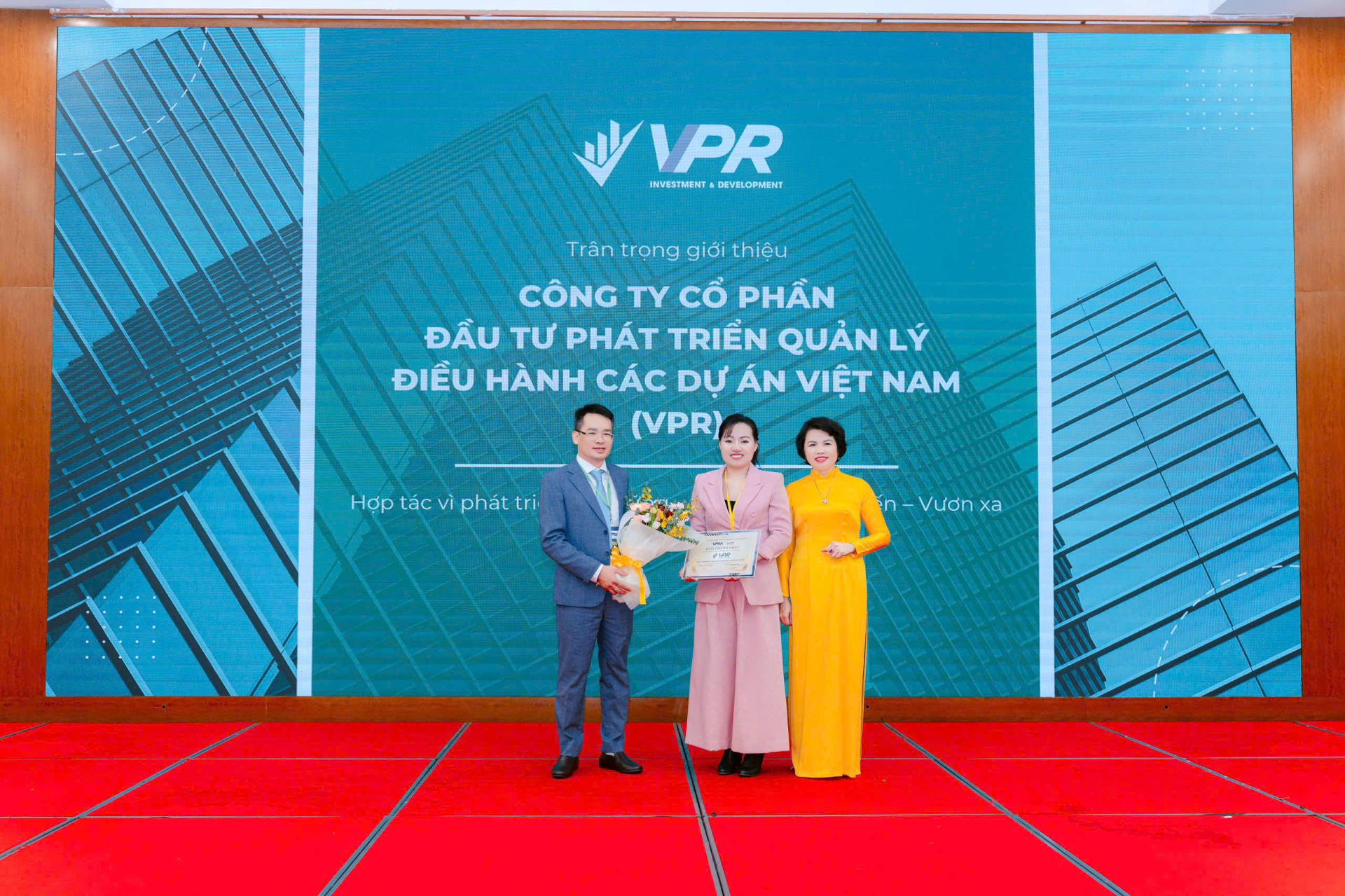 Với vai trò Nhà tài trợ Bạch kim duy nhất của Hội nghị M&A Summit 2025, VPR tự hào đồng hành cùng Ban tổ chức trong hành trình khởi tạo những giá trị dài hạn cho cộng đồng doanh nghiệp Việt. Với vai trò Nhà tài trợ Bạch kim duy nhất của Hội nghị M&A Summit 2025, VPR tự hào đồng hành cùng Ban tổ chức trong hành trình khởi tạo những giá trị dài hạn cho cộng đồng doanh nghiệp Việt.