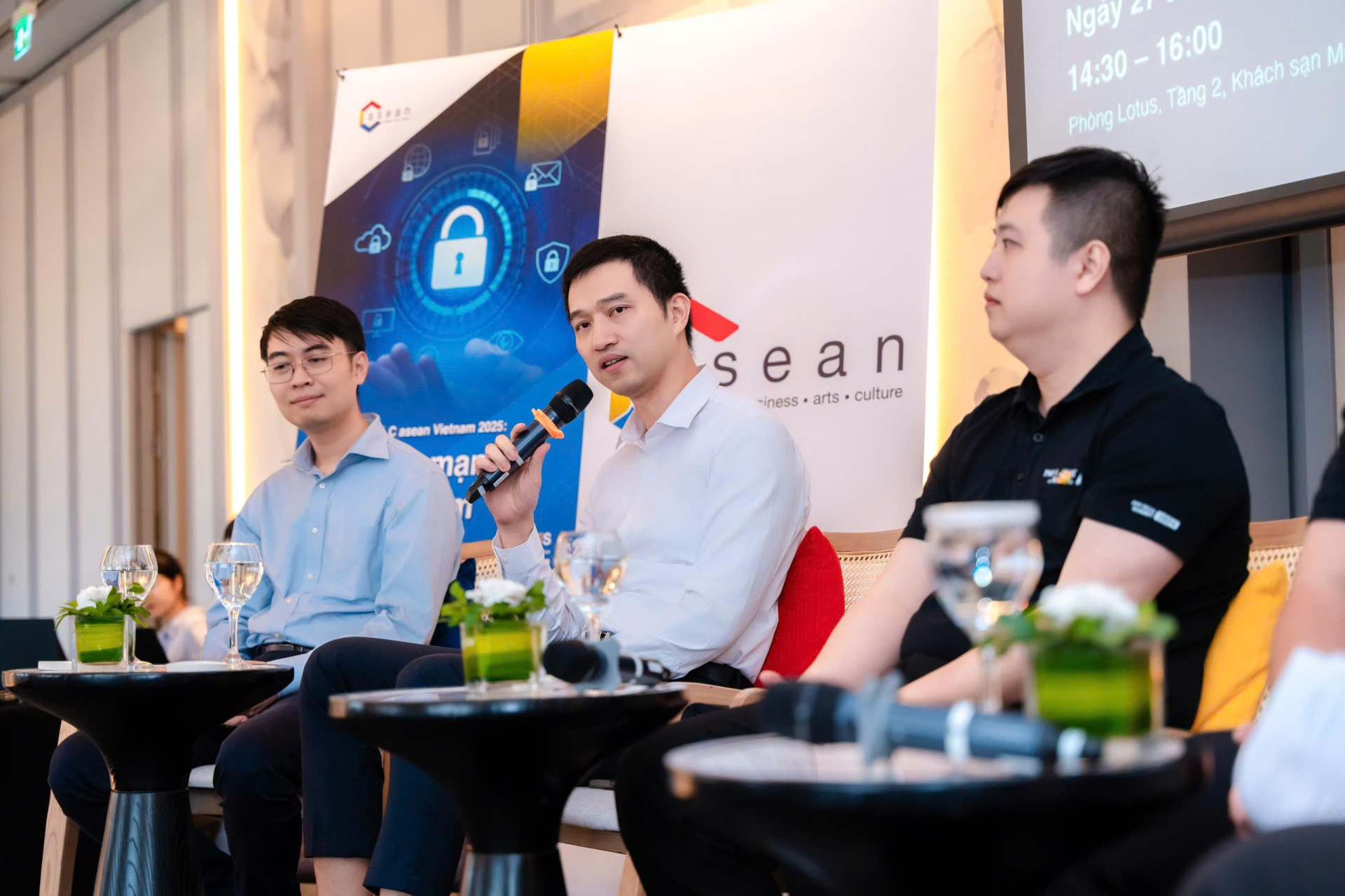 Các chuyên gia đã mang đến những góc nhìn đa chiều về thách thức cũng như cơ hội trong việc tăng cường an ninh mạng, đồng thời chia sẻ những giải pháp và chiến lược thiết thực nhằm thích ứng với sự phát triển mạnh mẽ của công nghệ số. Các chuyên gia đã mang đến những góc nhìn đa chiều về thách thức cũng như cơ hội trong việc tăng cường an ninh mạng, đồng thời chia sẻ những giải pháp và chiến lược thiết thực nhằm thích ứng với sự phát triển mạnh mẽ của công nghệ số.
