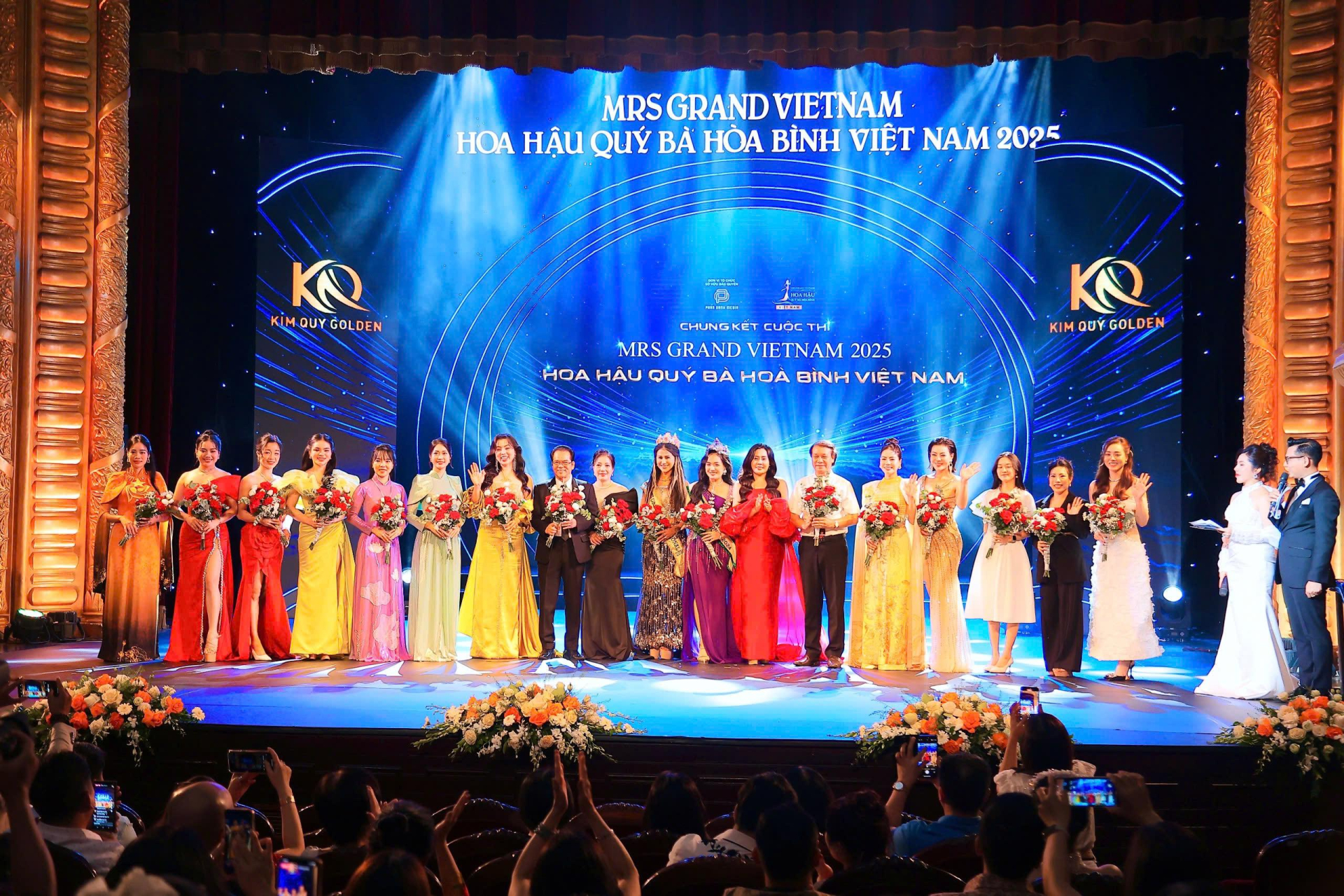 Nữ cán bộ ngành khoa học Nguyễn Thị Thưa đăng quang Mrs Grand Vietnam 2025 - ảnh 8 Nữ cán bộ ngành khoa học Nguyễn Thị Thưa đăng quang Mrs Grand Vietnam 2025 - ảnh 8