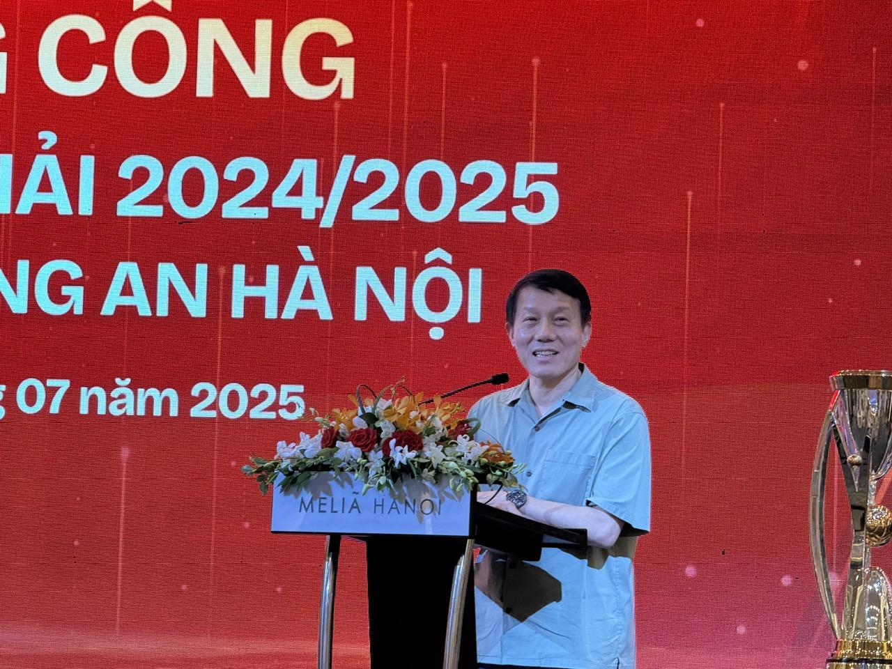Đại tướng Lương Tam Quang - Ủy viên Bộ Chính trị, Bí thư Đảng ủy Công an Trung ương, Bộ trưởng Bộ Công an phát biểu tại buổi lễ. Đại tướng Lương Tam Quang - Ủy viên Bộ Chính trị, Bí thư Đảng ủy Công an Trung ương, Bộ trưởng Bộ Công an phát biểu tại buổi lễ.