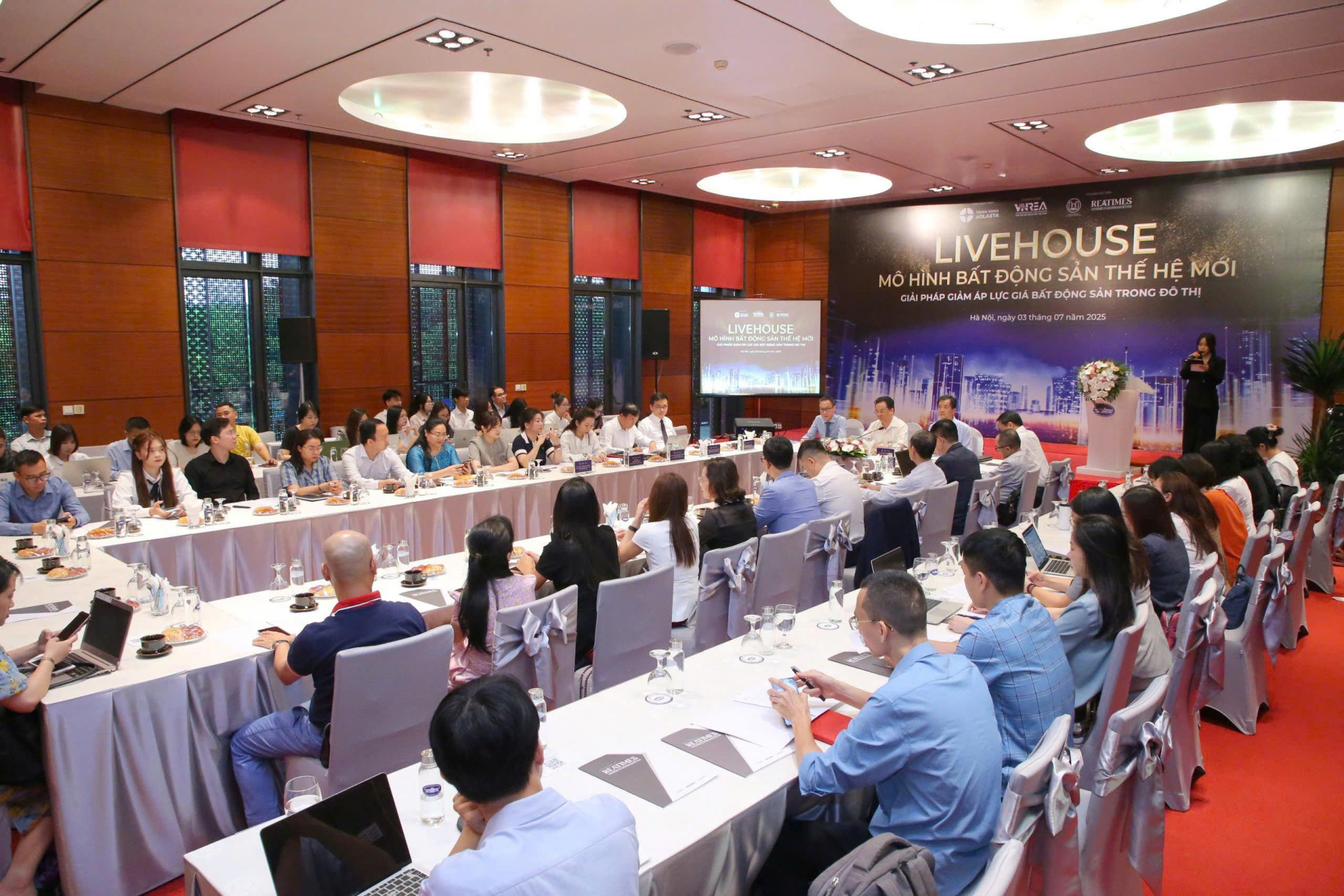 Toàn cảnh hội thảo. Toàn cảnh hội thảo.