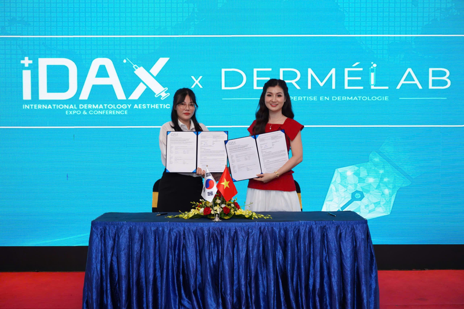 Ký kết thỏa thuận hợp tác chiến lược với các đơn vị tham gia triển lãm.