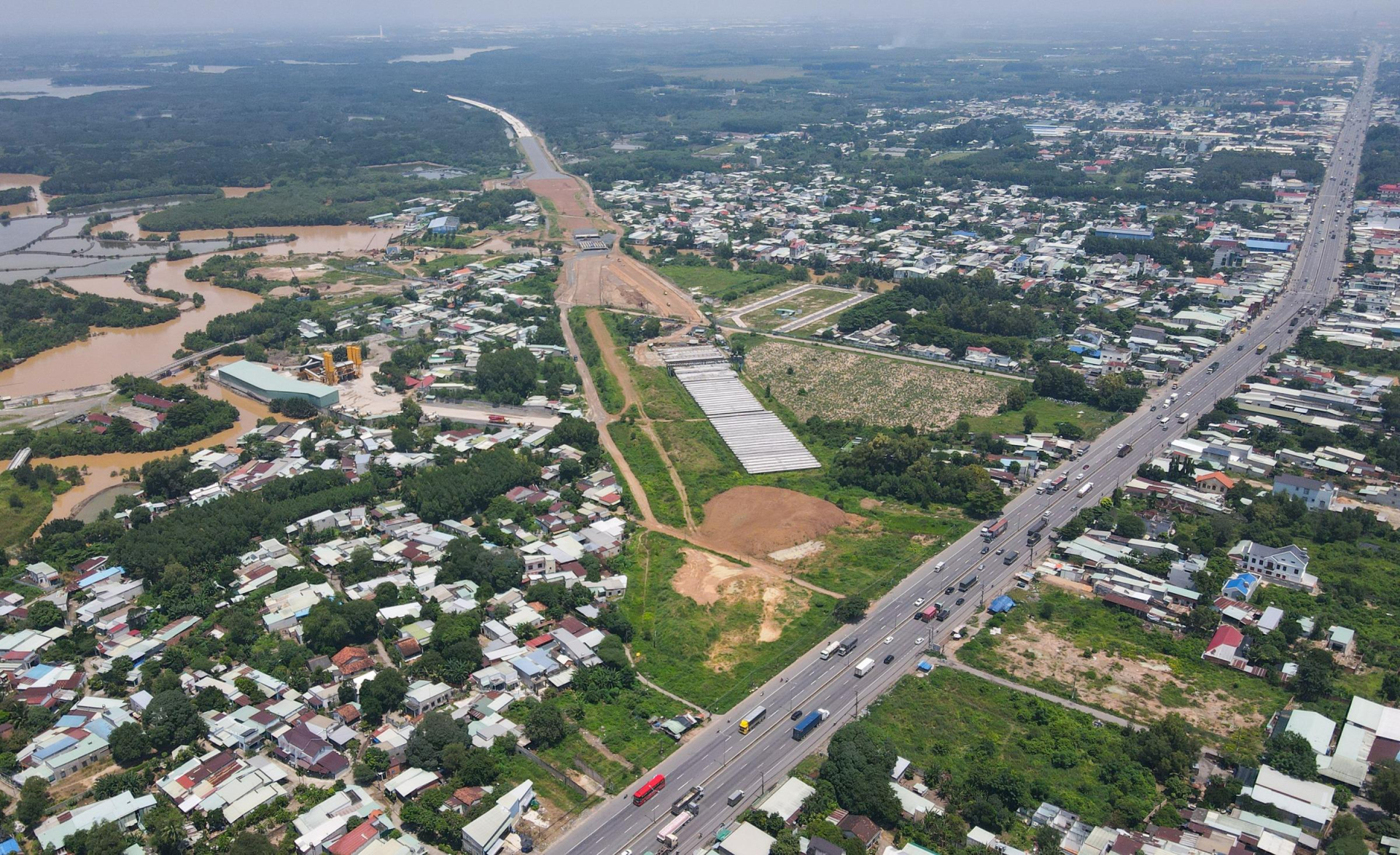 Những khu vực có hạ tầng phát triển, dân cư đông đúc, tiện ích đầy đủ sẽ thu hút các nhà đầu tư. (Ảnh: Báo Lao động)