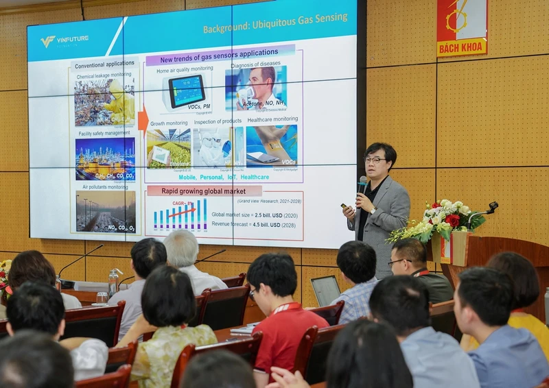 Giáo sư Park Inkyu, Chủ nhiệm tại Viện Khoa học và Công nghệ tiên tiến Hàn Quốc (KAIST) đã có những chia sẻ về ngành bán dẫn tại Việt Nam. (Ảnh: BK)