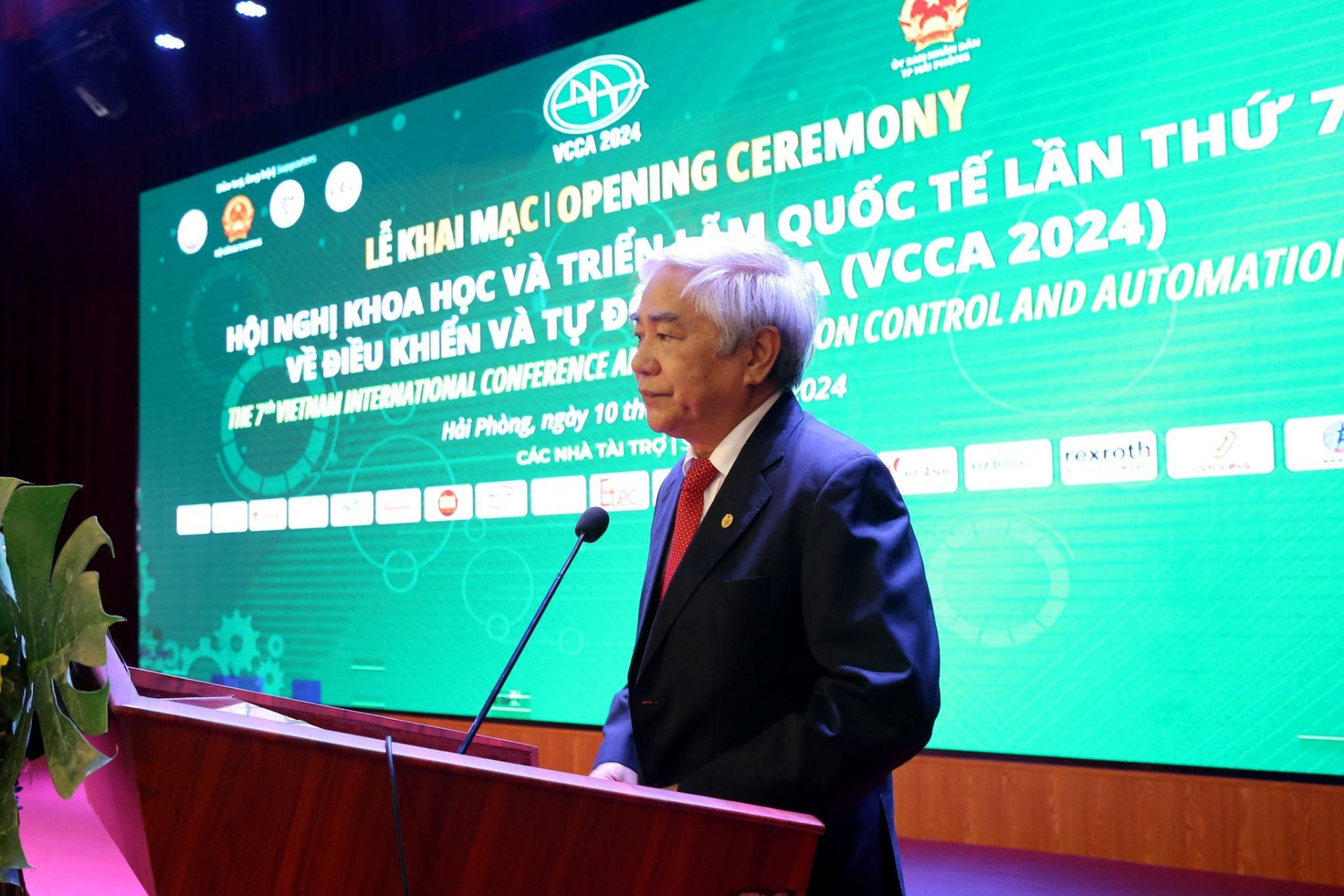 Ông Nguyễn Quân - Chủ tịch Hội Tự động hóa Việt Nam phát biểu tại hội nghị.