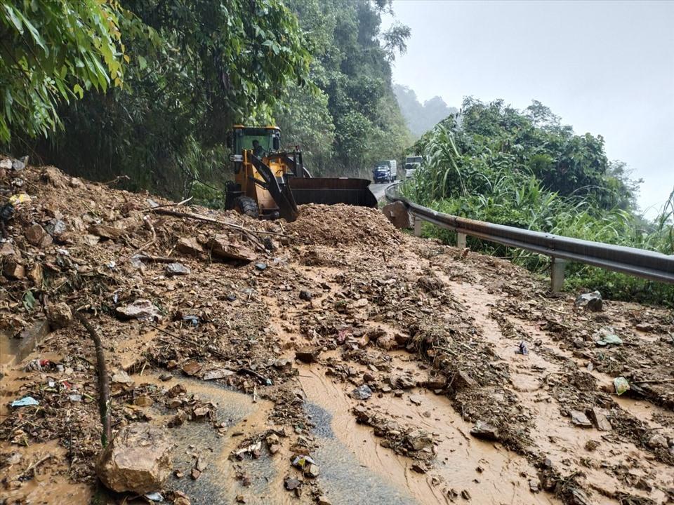 Mưa lớn gây sạt lở đất tại Sơn La.