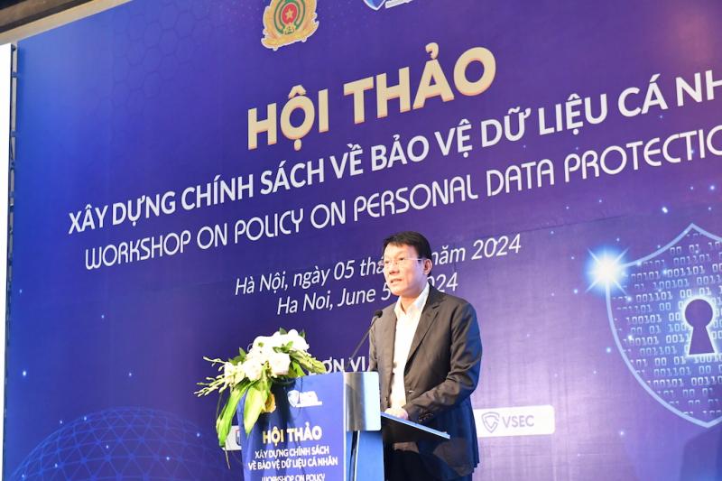 Thượng tướng Lương Tam Quang, Ủy viên Trung ương Đảng, Thứ trưởng Công an, Chủ tịch Hiệp hội An ninh mạng quốc gia phát biểu khai mạc hội thảo.