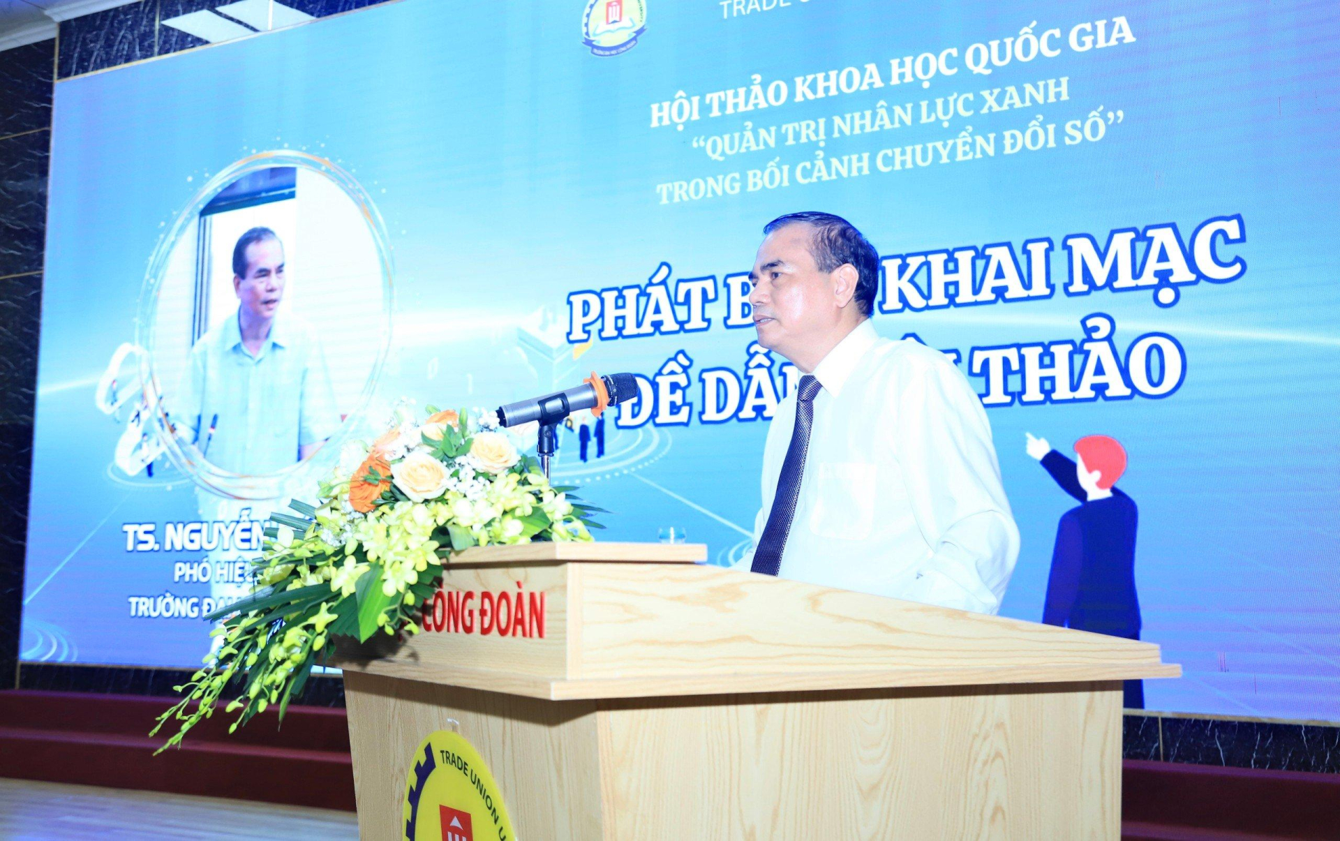 TS Nguyễn Đức Tĩnh, Phó Hiệu trưởng Trường Đại học Công đoàn phát biểu tại hội thảo.