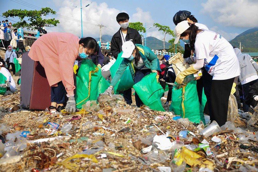 Cùng nhau chung tay giảm thiểu rác thải nhựa lĩnh vực du lịch. (Ảnh minh họa)