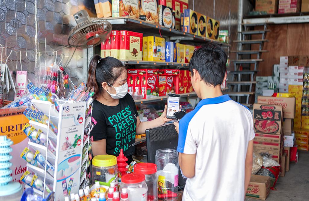 Thời đại thương mại điện tử lên ngôi, các hộ kinh doanh truyền thông đang gặp khó về doanh thu. (Ảnh minh họa)