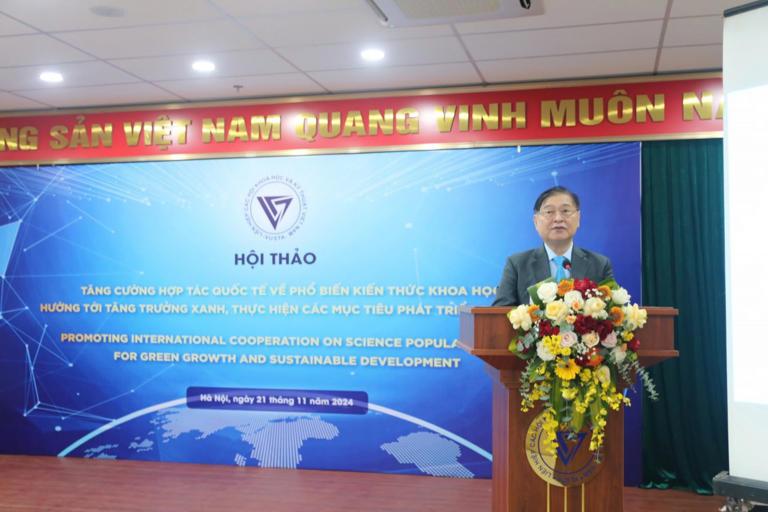 TSKH. Phan Xuân Dũng, Chủ tịch Liên hiệp các Hội Khoa học và Kỹ thuật Việt Nam (VUSTA) phát biểu tại hội thảo