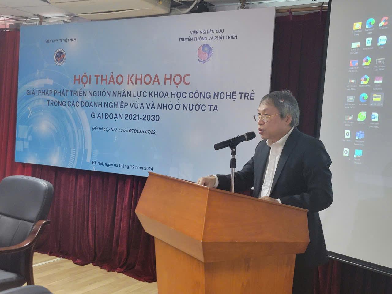 PGS.TS. Bùi Quang Tuấn - Phó Chủ tịch Hội khoa học kinh tế Việt Nam phát biểu tại hội thảo. (Ảnh: Việt Anh)