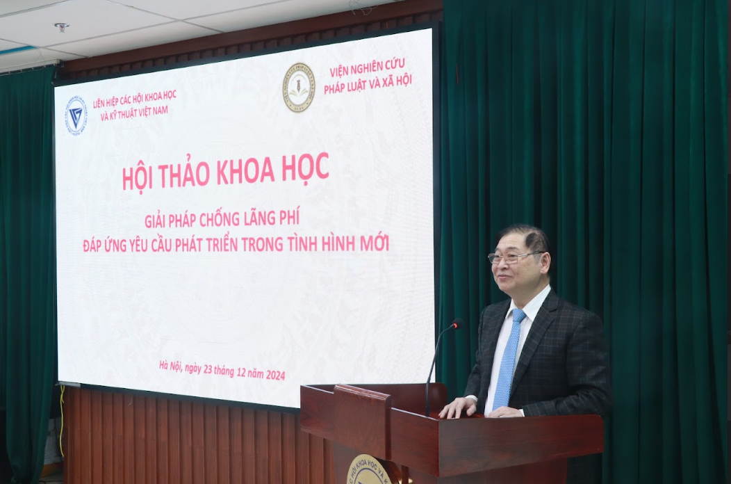 TSKH. Phan Xuân Dũng - Chủ tịch Liên hiệp các Hội Khoa học và Kỹ thuật Việt Nam phát biểu tại hội thảo. (Ảnh: Hoàng Tùng)