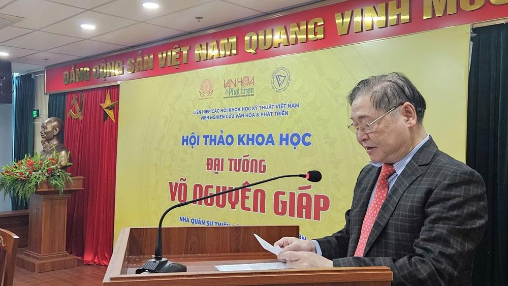 TSKH. Phan Xuân Dũng - Chủ tịch Liên hiệp các Hội Khoa học và Kỹ thuật Việt Nam phát biểu tại hội thảo.