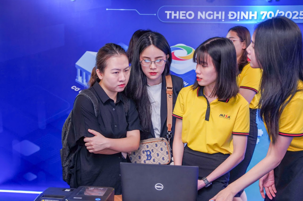 Áp dụng giải pháp công nghệ trong hóa đơn điện tử góp phần xây dựng hệ thống thanh toán minh bạch, tiện lợi - ảnh 4 Áp dụng giải pháp công nghệ trong hóa đơn điện tử góp phần xây dựng hệ thống thanh toán minh bạch, tiện lợi - ảnh 4
