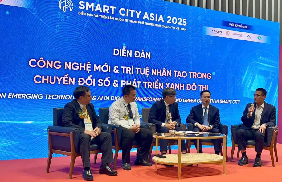 Các chuyên gia đang thảo luận về ứng dụng công nghệ mới và trí tuệ nhân tạo trong phát triển đô thị thông minh. Các chuyên gia đang thảo luận về ứng dụng công nghệ mới và trí tuệ nhân tạo trong phát triển đô thị thông minh.