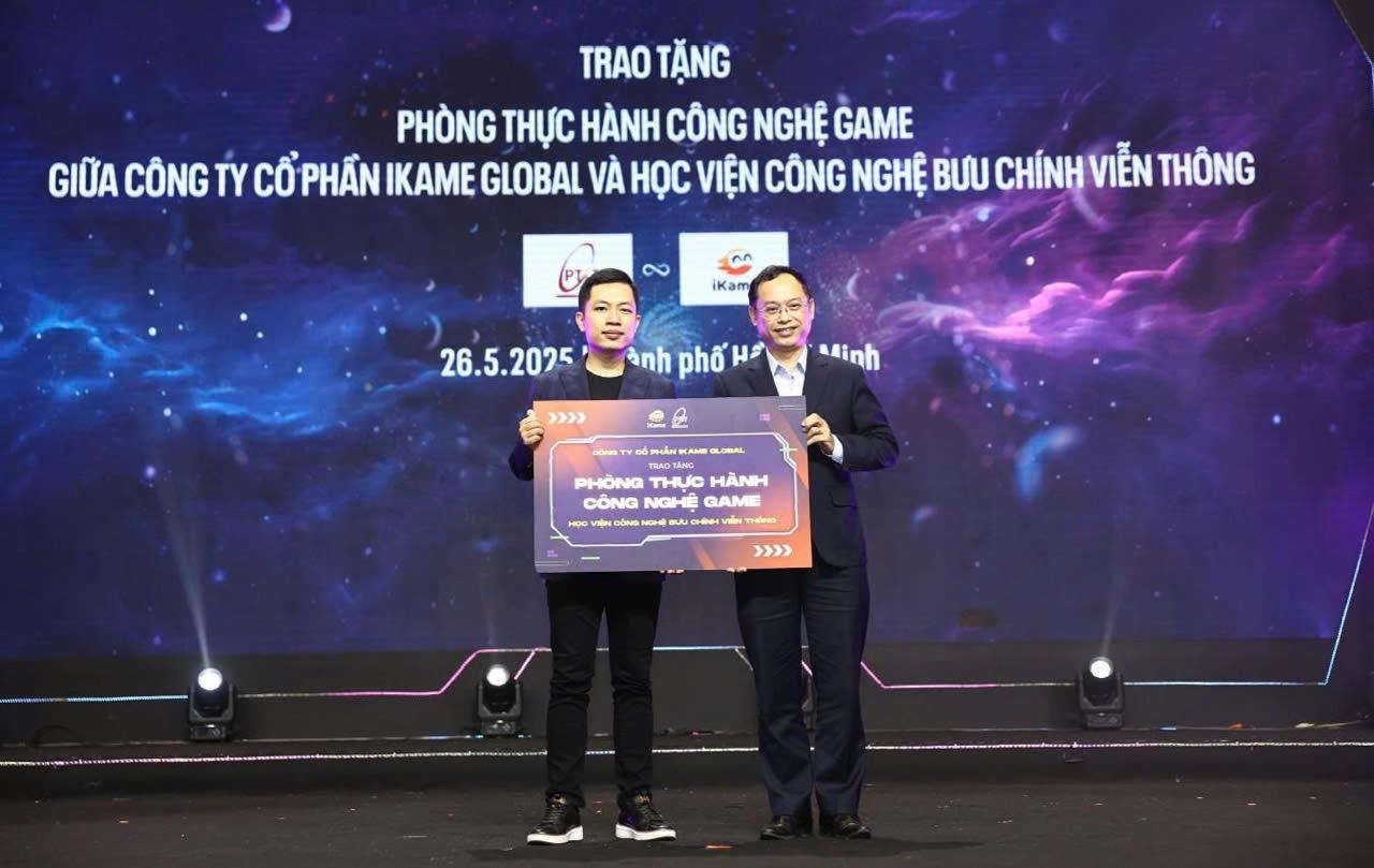 Học viện Công nghệ Bưu chính Viễn thông nhận trao tặng phòng thực hành Công nghệ Game từ Công ty Cổ phần iKame Global. (Ảnh: BTC) Học viện Công nghệ Bưu chính Viễn thông nhận trao tặng phòng thực hành Công nghệ Game từ Công ty Cổ phần iKame Global. (Ảnh: BTC)