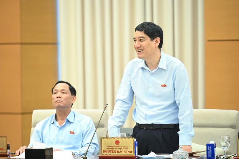 Chủ nhiệm Ủy ban Văn hóa và Xã hội của Quốc hội Nguyễn Đắc Vinh. Chủ nhiệm Ủy ban Văn hóa và Xã hội của Quốc hội Nguyễn Đắc Vinh.