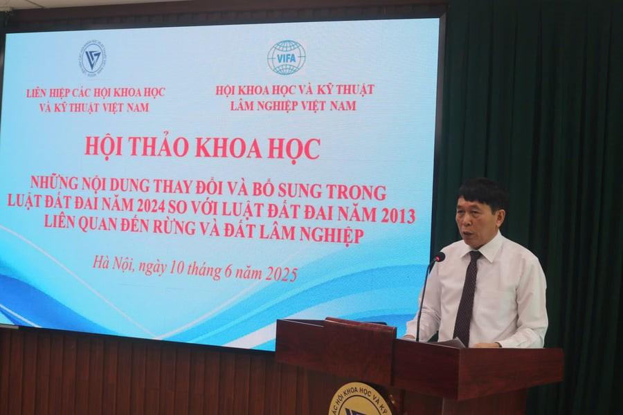Chủ tịch Hội Khoa học và Kỹ thuật Lâm nghiệp Việt Nam Nguyễn Phú Hùng chia sẻ tại hội thảo. Chủ tịch Hội Khoa học và Kỹ thuật Lâm nghiệp Việt Nam Nguyễn Phú Hùng chia sẻ tại hội thảo.