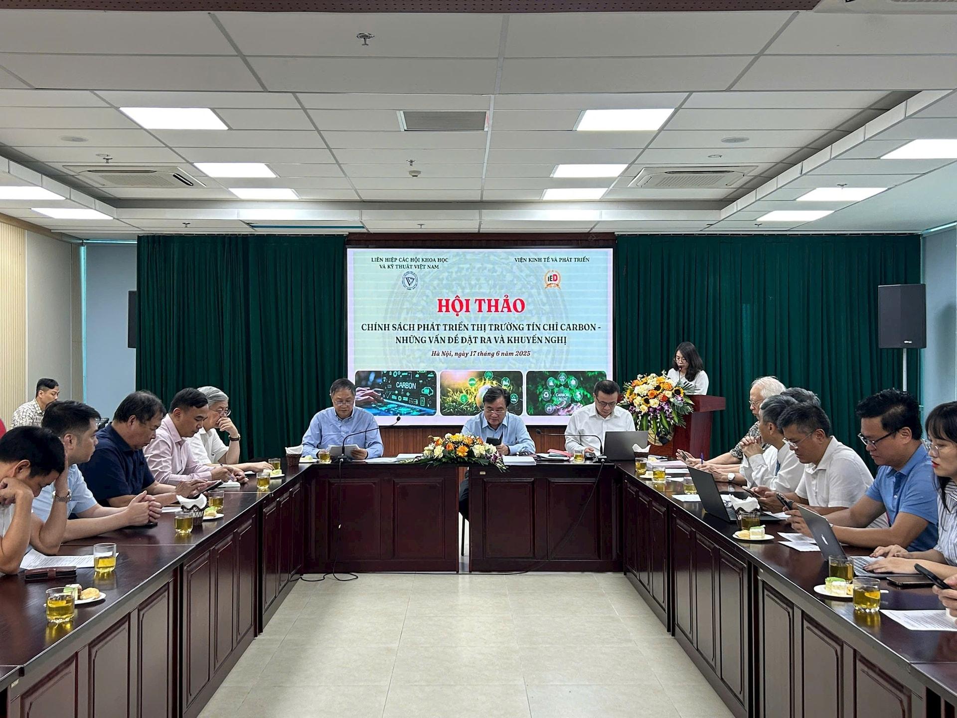 Quang cảnh hội thảo. Quang cảnh hội thảo.