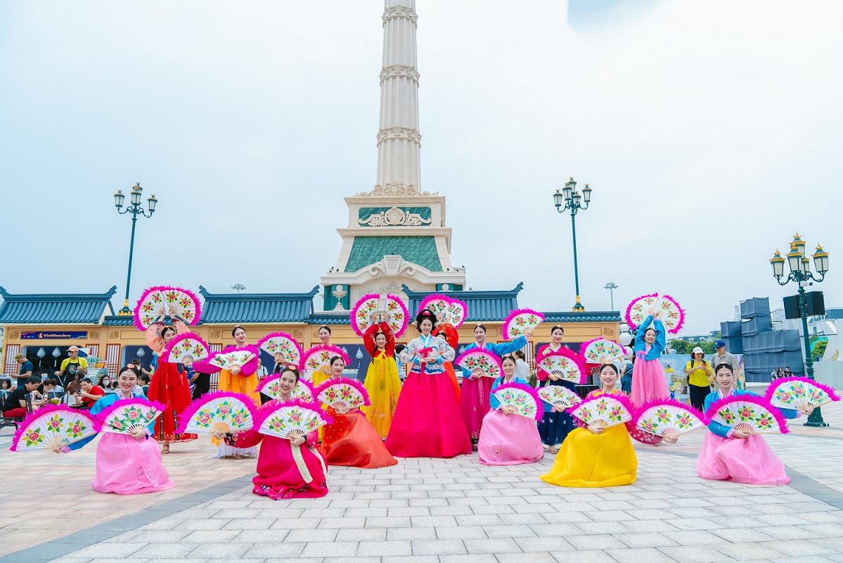 Điểm danh loạt trải nghiệm ăn chơi “cực cháy” tại 8WONDER Moon Festival - ảnh 5