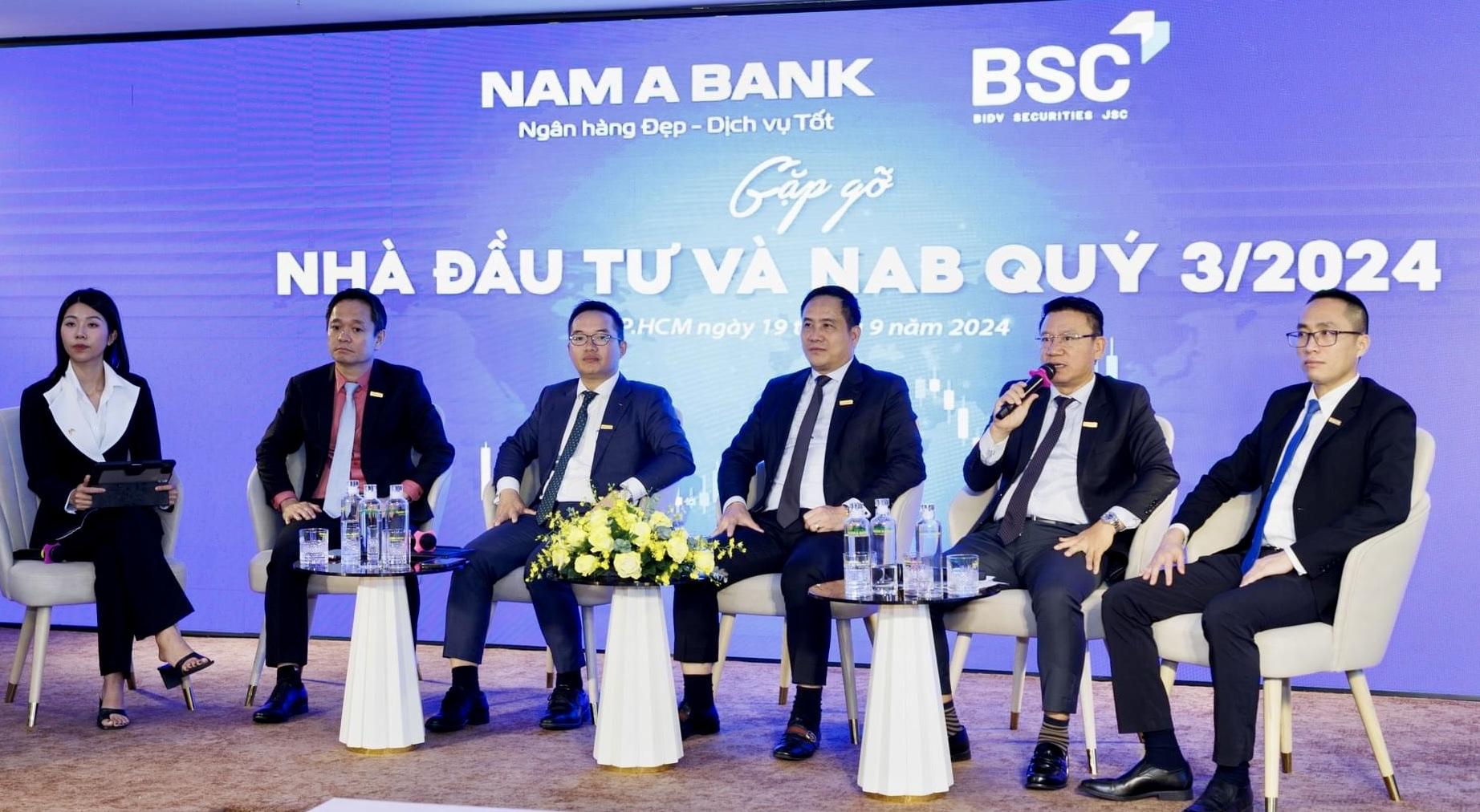 Nam A Bank gặp gỡ trực tuyến nhà đầu tư.