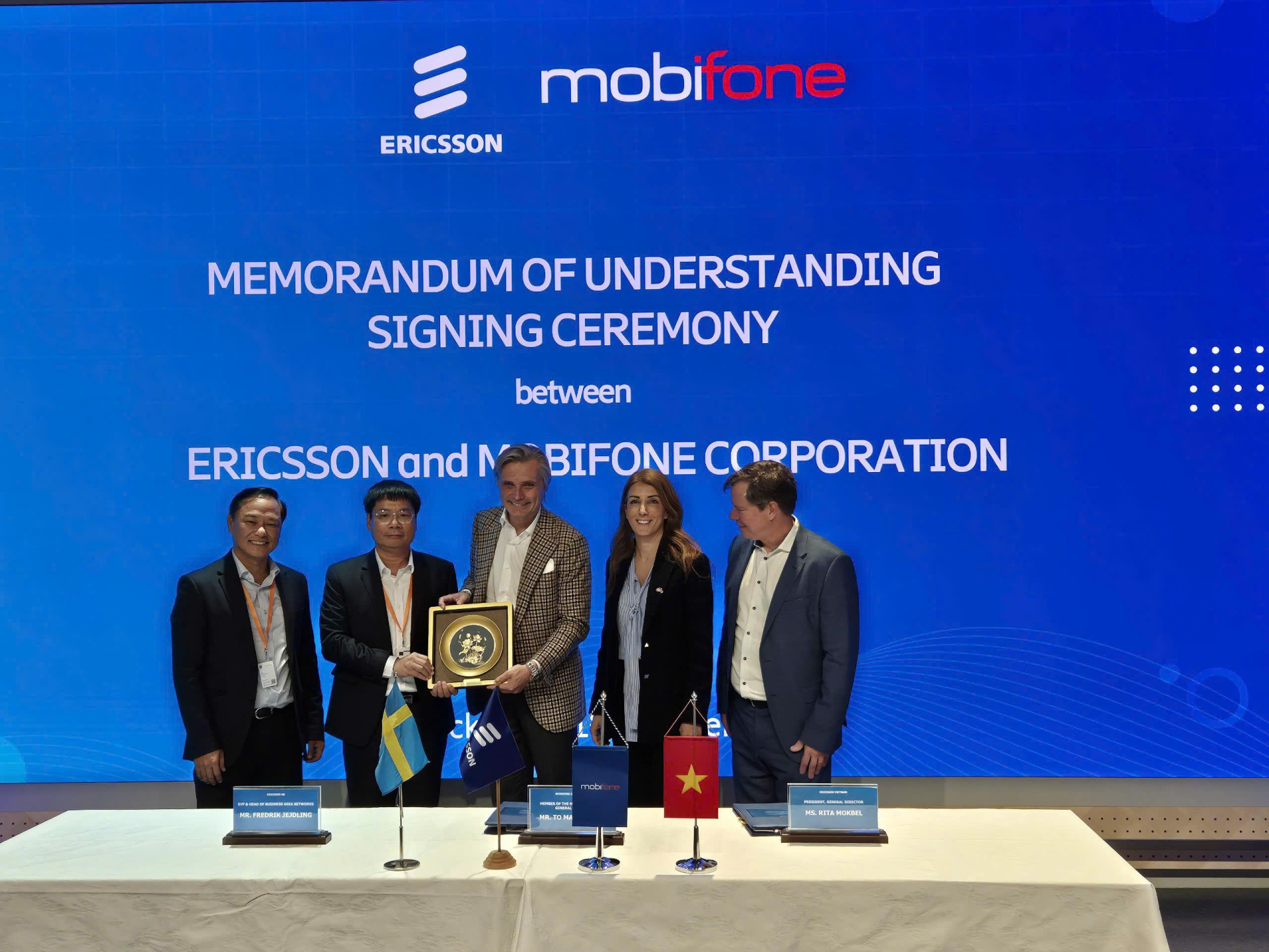 MobiFone và Ericsson ký kết biên bản ghi nhớ hợp tác  về đổi mới sáng tạo 5G - ảnh 1