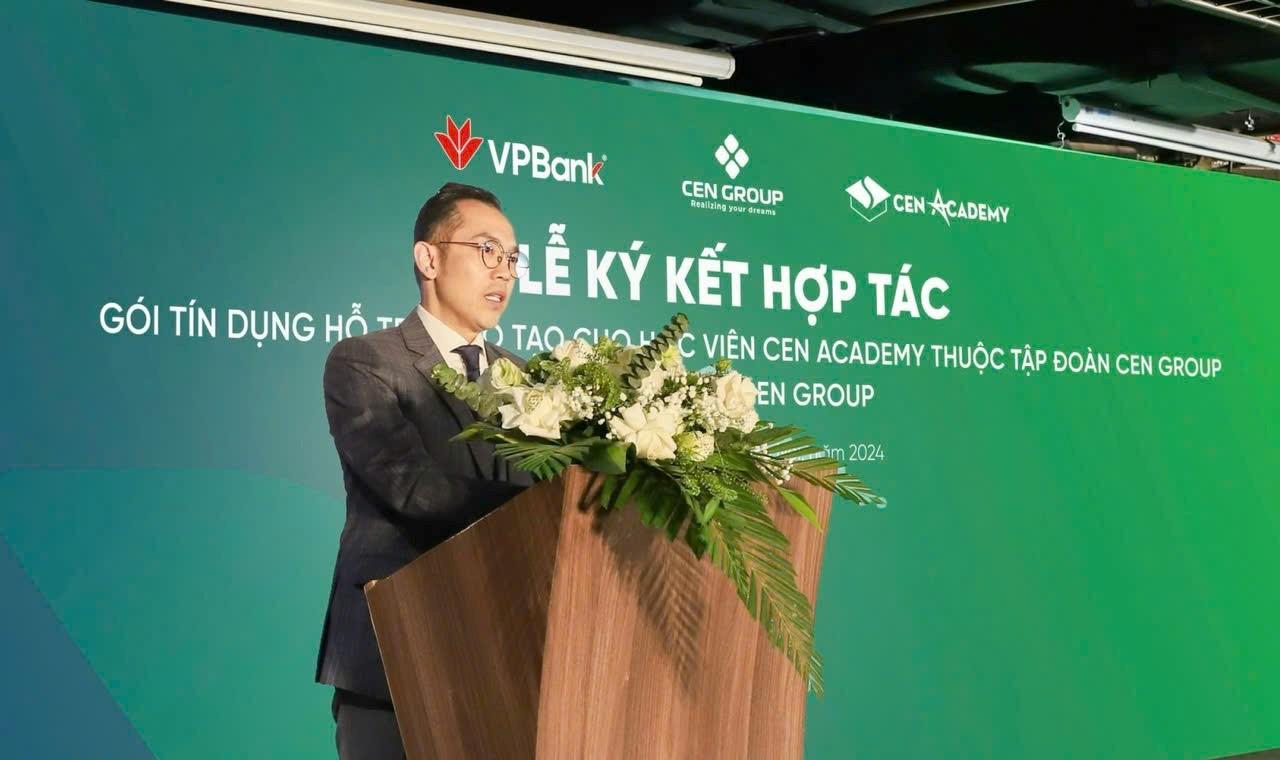 Ông Phùng Duy Khương, Phó Tổng Giám đốc thường trực VPBank chia sẻ sứ mệnh cùng Cen Academy tạo nên một bệ phóng vững chắc cho sự nghiệp của bạn trẻ Việt Nam.