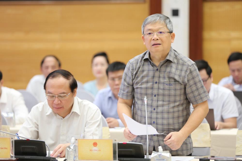 Thiếu tướng Hoàng Anh Tuyên, Phó Chánh văn phòng Bộ Công an, thông tin về diễn biến điều tra các vụ án xảy ra tại tập đoàn Thuận An Group và tập đoàn Phúc Sơn. (Ảnh: VGP)